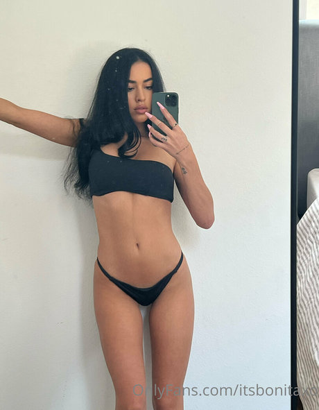 Naakte gelekte OnlyFans-foto van Itsbonitaxo