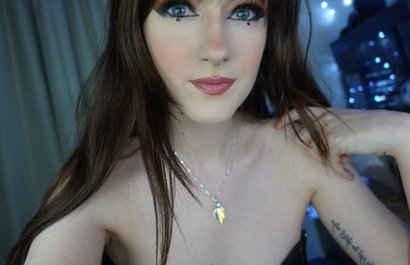 Naakte gelekte OnlyFans-foto van Ashi