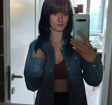 Naakte gelekte OnlyFans-foto van Ashi