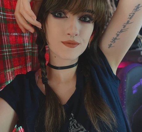 Naakte gelekte OnlyFans-foto van Ashi