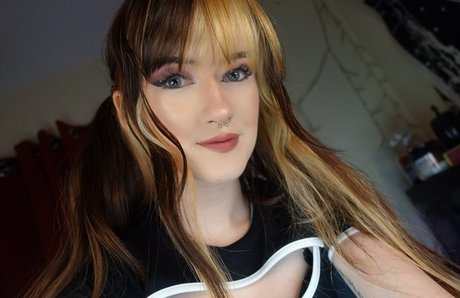 Naakte gelekte OnlyFans-foto van Ashi