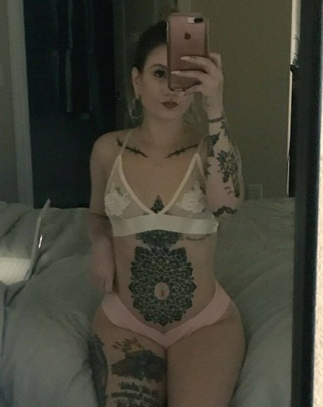 Naakte gelekte OnlyFans-foto van Urberrylove