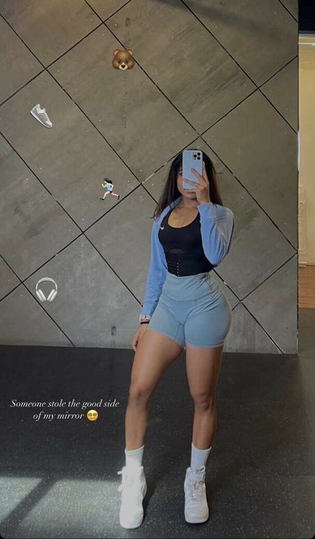 Naakte gelekte OnlyFans-foto van Unnati Patwa