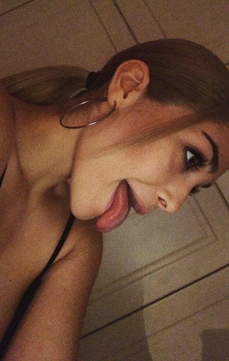 Naakte gelekte OnlyFans-foto van Georgia Seremeta