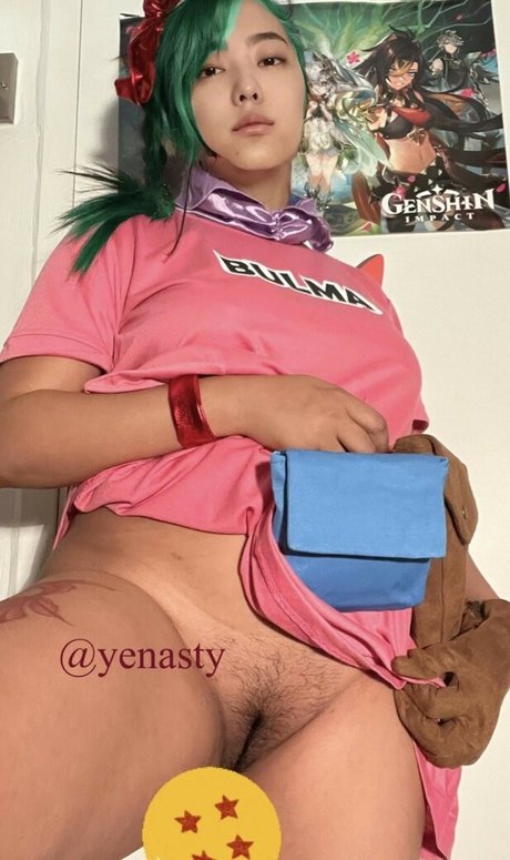 Naakte gelekte OnlyFans-foto van Yenasty