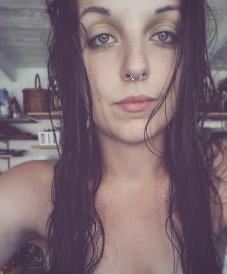 Naakte gelekte OnlyFans-foto van Irina Mirella