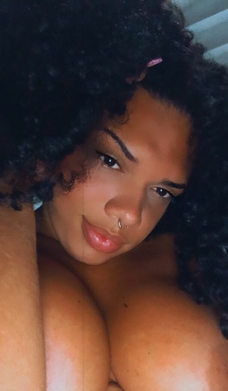 Naakte gelekte OnlyFans-foto van Sheyla Pancher