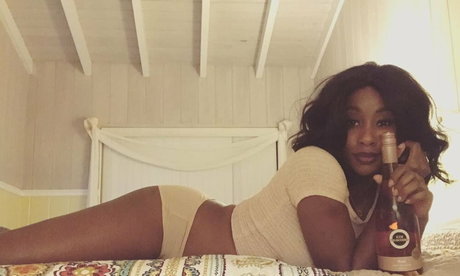 Naakte gelekte OnlyFans-foto van Scarlette Douglas