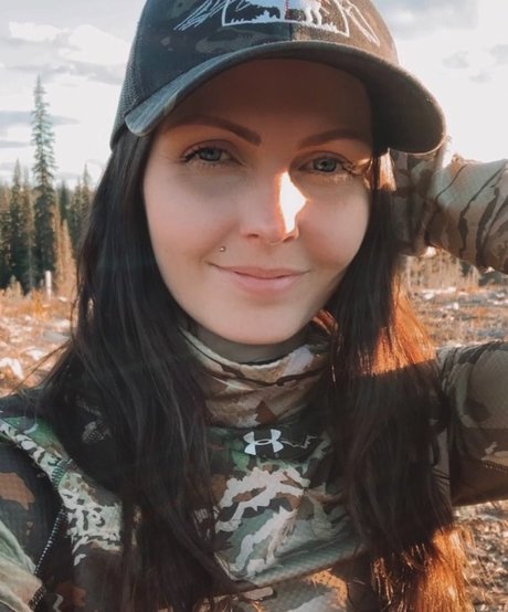 Naakte gelekte OnlyFans-foto van Elaina Grant