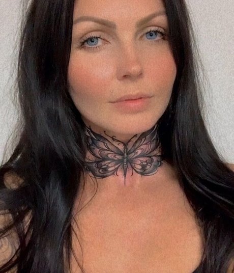 Naakte gelekte OnlyFans-foto van Elaina Grant