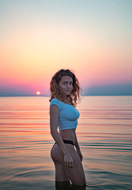 Naakte gelekte OnlyFans-foto van Ave Maria
