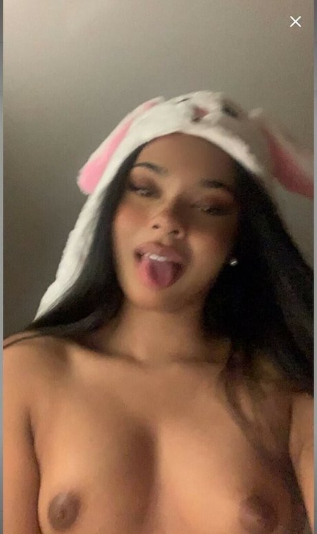 Naakte gelekte OnlyFans-foto van Fahimamiah