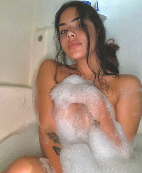 Naakte gelekte OnlyFans-foto van Babyspicy21