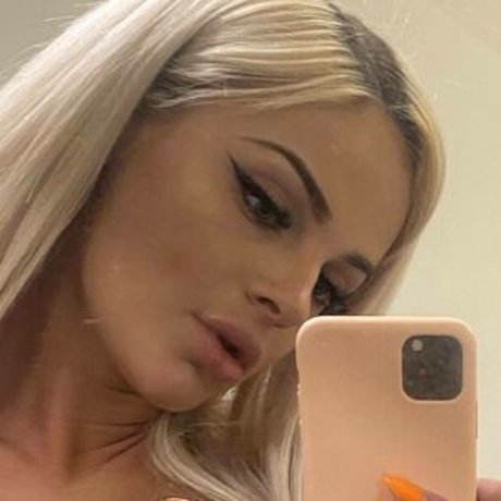 Naakte gelekte OnlyFans-foto van Maddie Murdoch