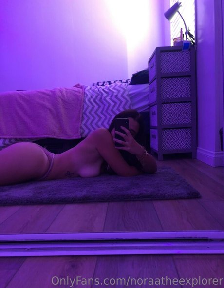 Naakte gelekte OnlyFans-foto van Noraatheexplorer