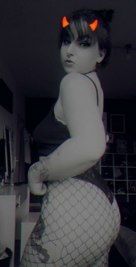 Naakte gelekte OnlyFans-foto van Lenaofficial