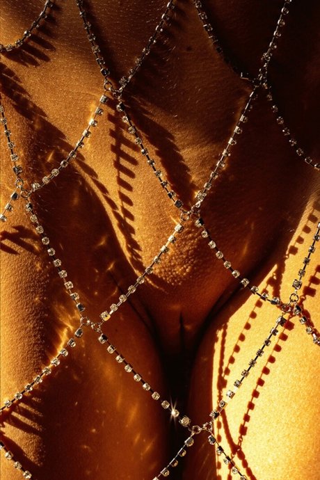 Naakte gelekte OnlyFans-foto van Aktasak