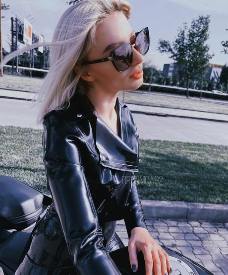 Naakte gelekte OnlyFans-foto van Bronnica
