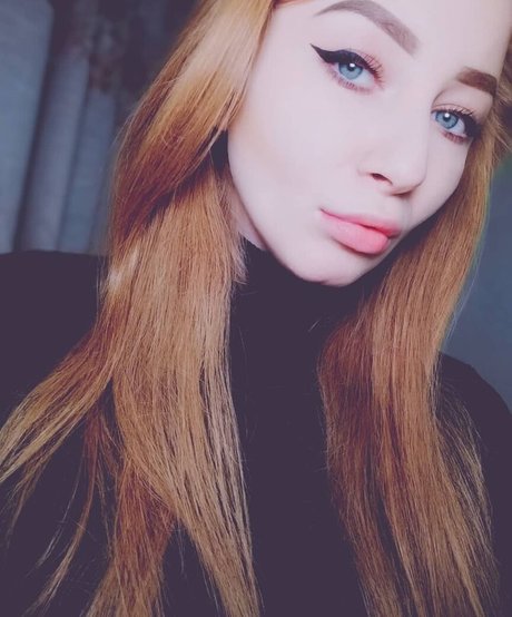 Naakte gelekte OnlyFans-foto van Bronnica
