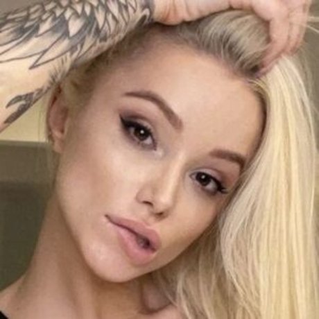 Naakte gelekte OnlyFans-foto van Liza Vdovina