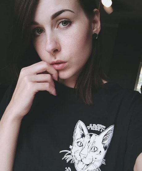 Naakte gelekte OnlyFans-foto van Romisu