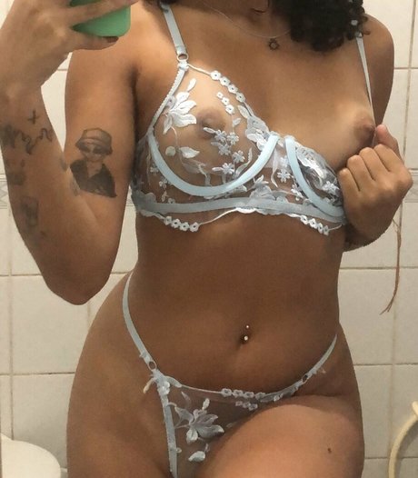 Naakte gelekte OnlyFans-foto van Lunaxpackx