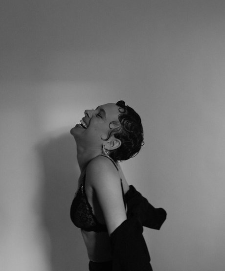 Naakte gelekte OnlyFans-foto van Shira Haas
