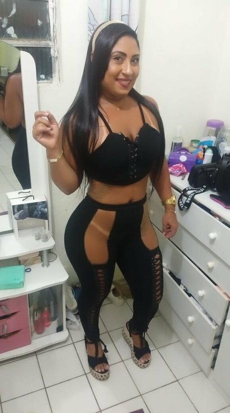 Naakte gelekte OnlyFans-foto van Gatinha Girlene