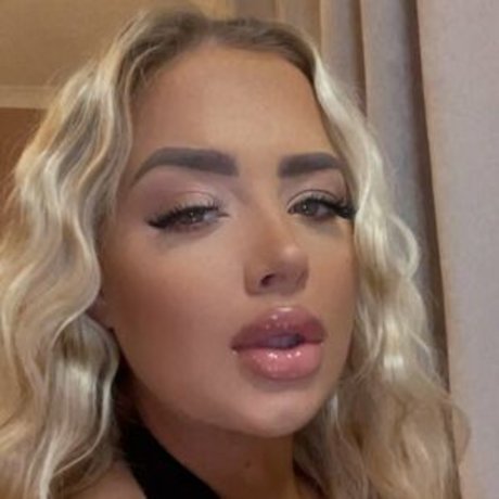 Naakte gelekte OnlyFans-foto van Leoni Tongue