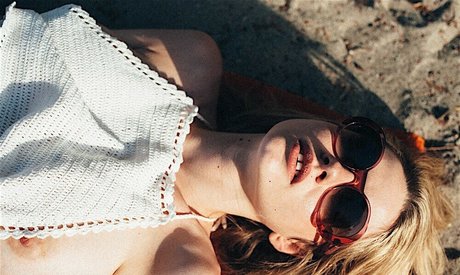Naakte gelekte OnlyFans-foto van Elle Brittain