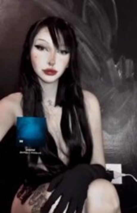 Naakte gelekte OnlyFans-foto van Suckmydragon