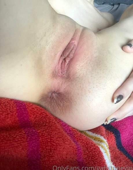 Naakte gelekte OnlyFans-foto van Cuckoldteen