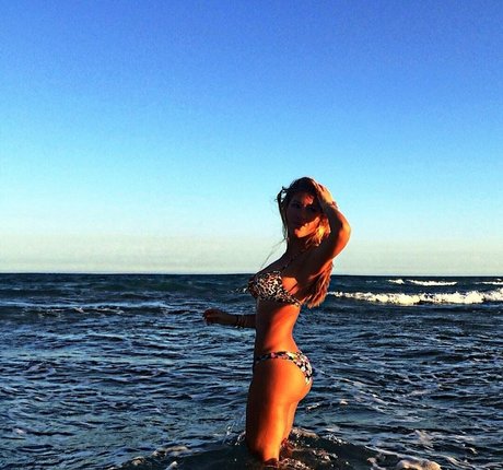 Naakte gelekte OnlyFans-foto van Laureen Pisciotta