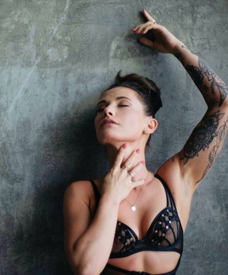 Naakte gelekte OnlyFans-foto van Nuruqueenclaire