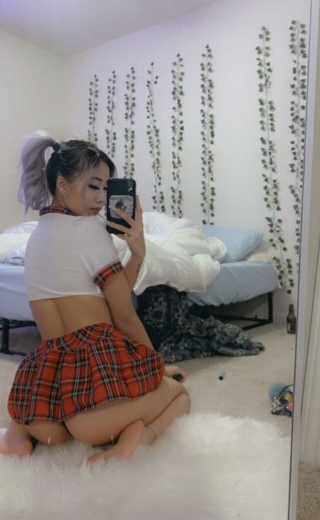 Naakte gelekte OnlyFans-foto van Angelbvtch