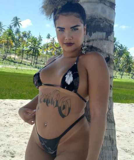 Naakte gelekte OnlyFans-foto van Brenda Kely