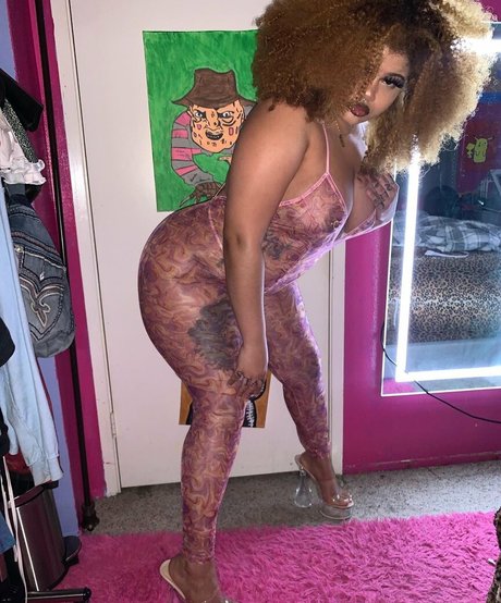 Naakte gelekte OnlyFans-foto van Sheismami