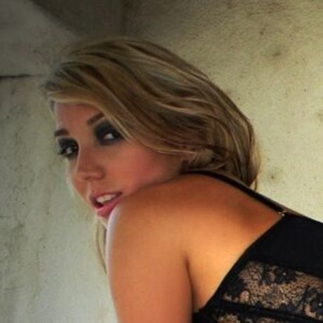 Naakte gelekte OnlyFans-foto van Monica Campagnuolo