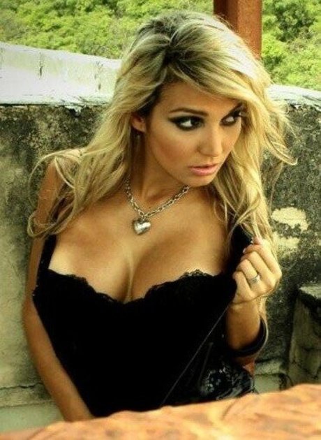 Naakte gelekte OnlyFans-foto van Monica Campagnuolo