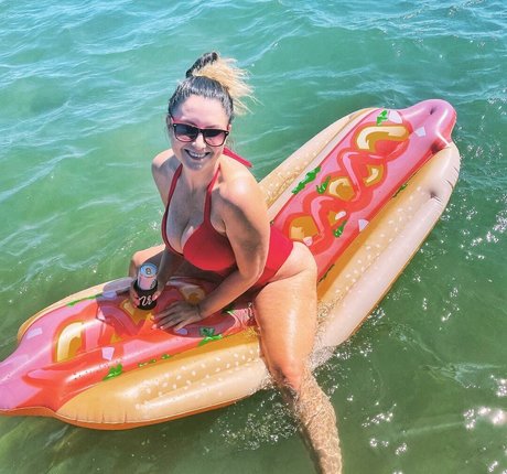 Naakte gelekte OnlyFans-foto van Katy Beaver