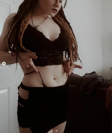 Naakte gelekte OnlyFans-foto van Mini Mia