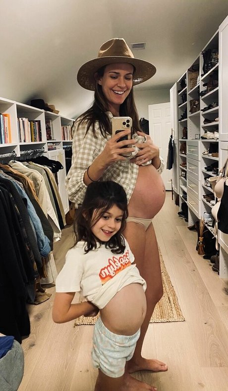 Naakte gelekte OnlyFans-foto van Odette Annable
