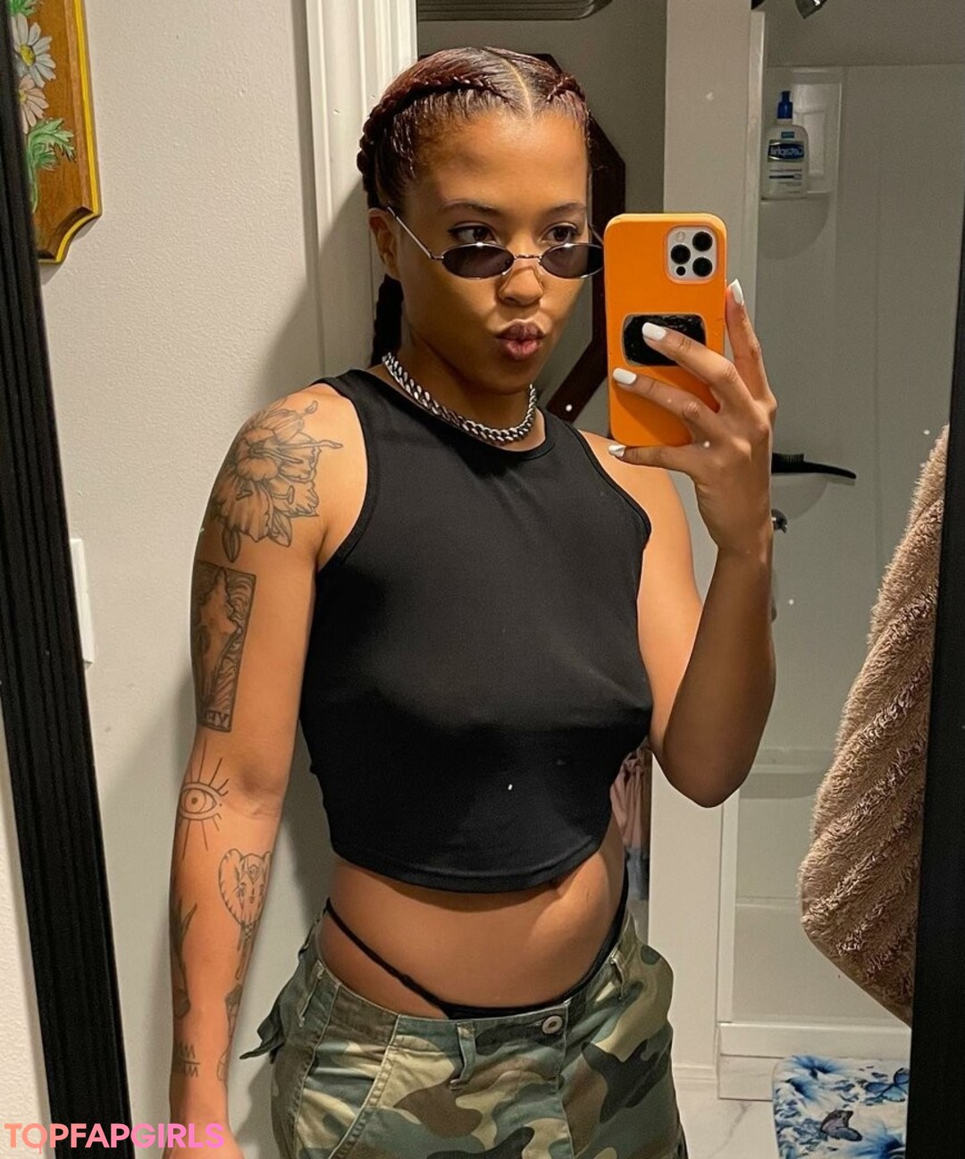 Naakte gelekte OnlyFans-foto van Sage The Flame #4 Naakte gelekte OnlyFans-foto van Sage The Flame #4