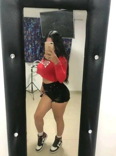 Naakte gelekte OnlyFans-foto van Paula Kil Barrio