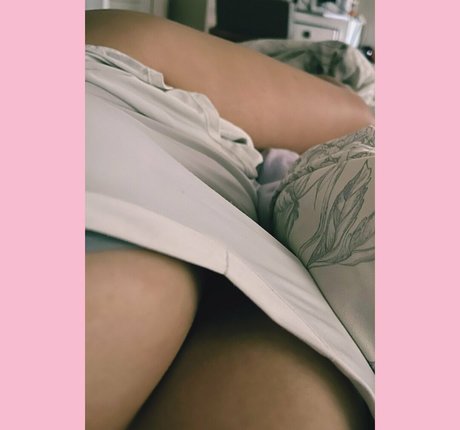 Naakte gelekte OnlyFans-foto van Elizabeth Retana