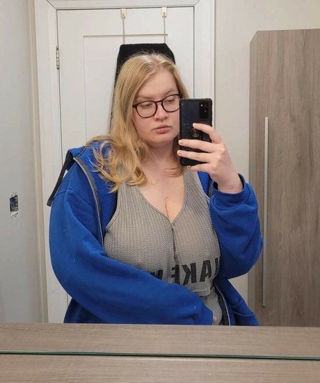 Naakte gelekte OnlyFans-foto van Loserqueen
