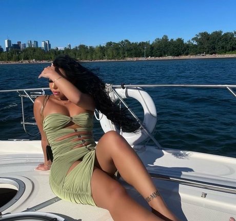 Naakte gelekte OnlyFans-foto van Ohsoyoulily