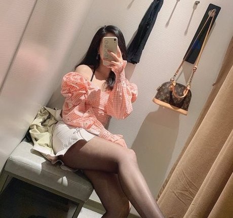 Naakte gelekte OnlyFans-foto van Didifootjob