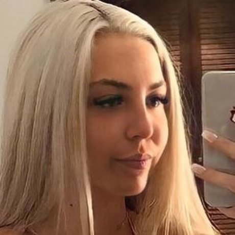 Naakte gelekte OnlyFans-foto van Beth Tucker