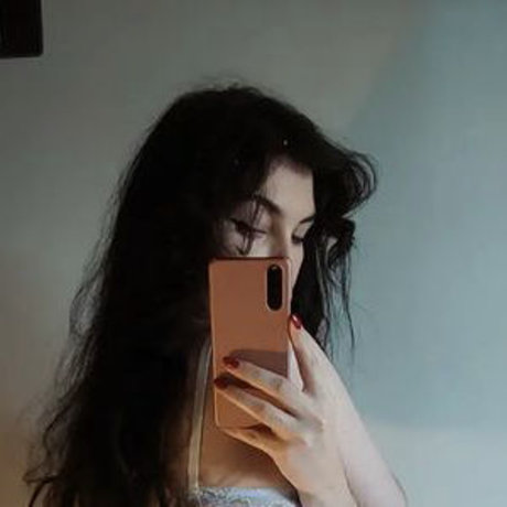 Naakte gelekte OnlyFans-foto van Dinky Demure